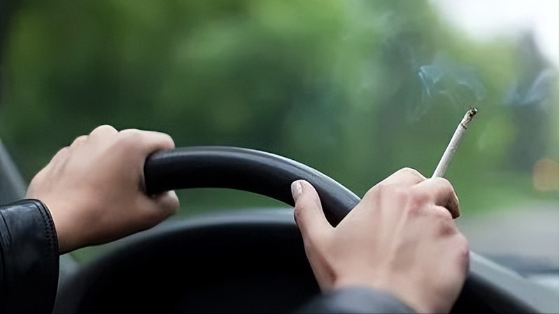 一天一包烟，三天一包烟，哪个伤害大？别乱猜，医生告诉你实情