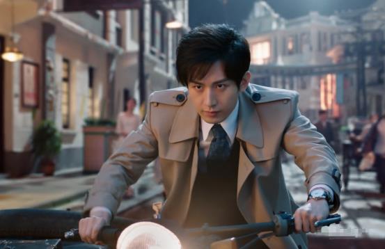 不说台词嘴闭不上,说台词嘴又张不开,王劲松也带不动34岁的成毅