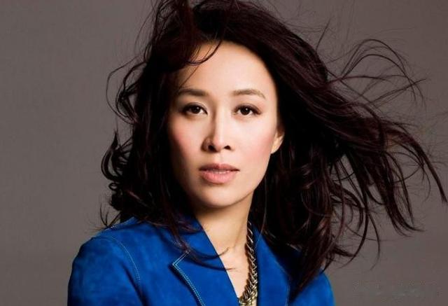 《歌手》今晚全程直播!导演称有人不战而退,那英:我一直做噩梦