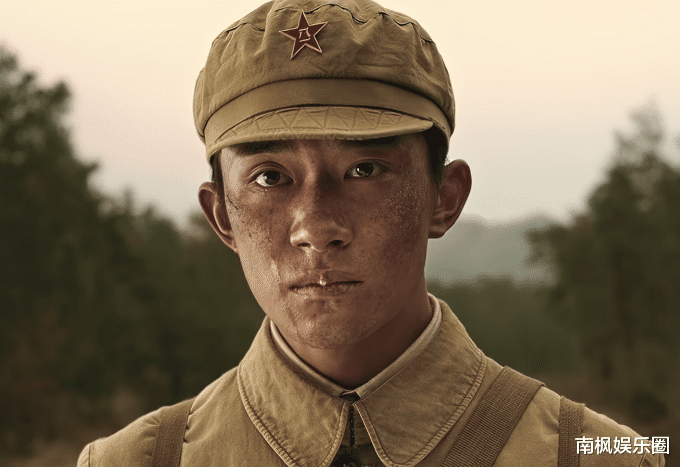 从头到脚皆可替？易烊千玺这个镜头，戳穿了多少流量明星的体面