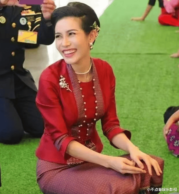 泰王喜欢非主流！新贵妃纹身染发深得恩宠，苏提达不过是公务搭子