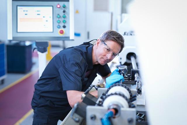 每秒24000字!LPU掀翻英伟达,美国万亿算力霸权危了?