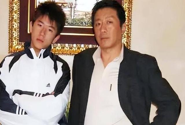 看完65岁丁勇岱当下的处境,才发现:原来金星早就猜中了他的结局