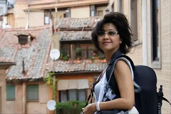 她是中国第一美女，结2次婚都没孩子，如今72岁仍美得令人羡慕！