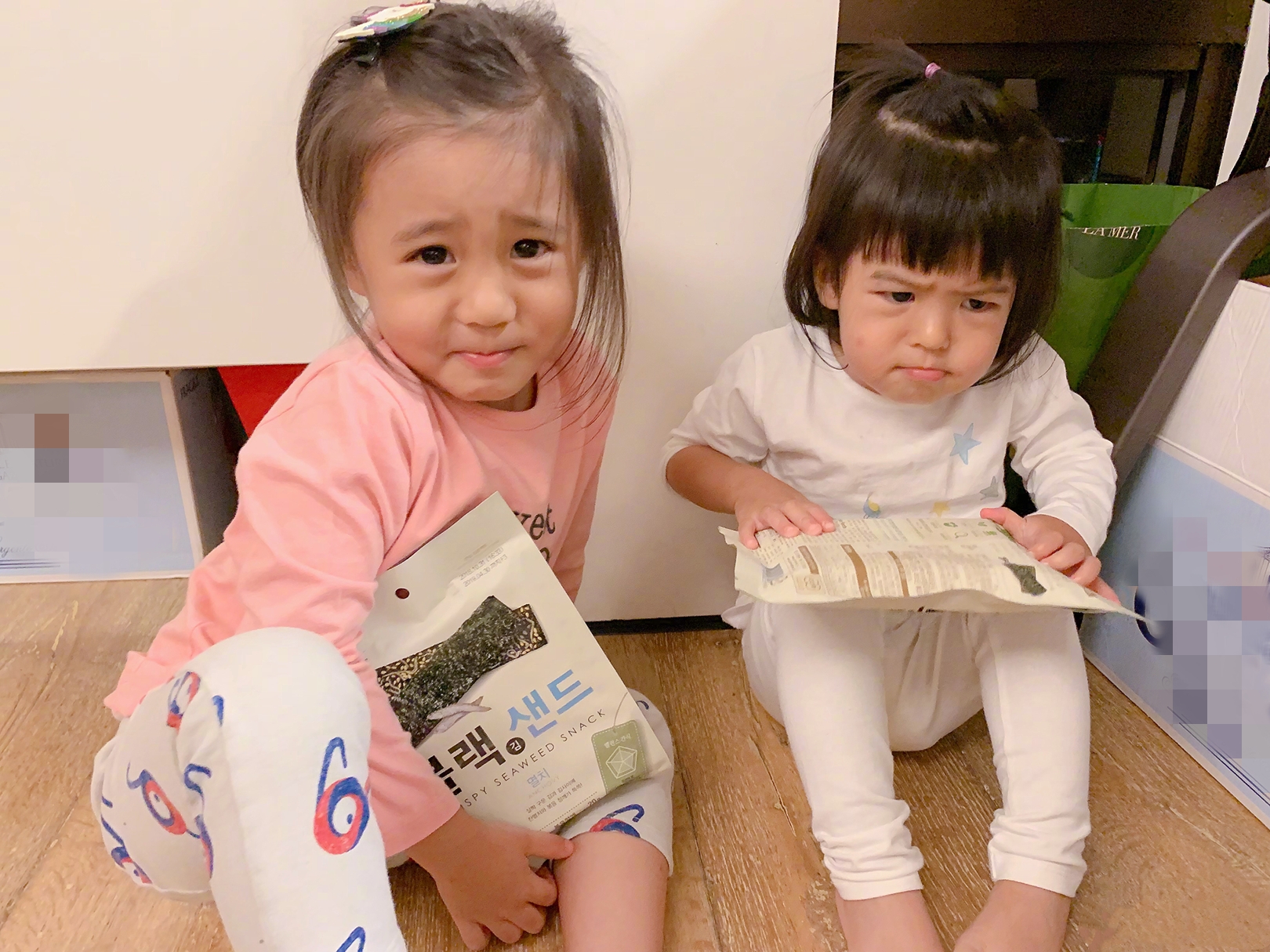 贾静雯带女儿学书法，9岁咘咘面部变平，身形修长越来越像修杰楷