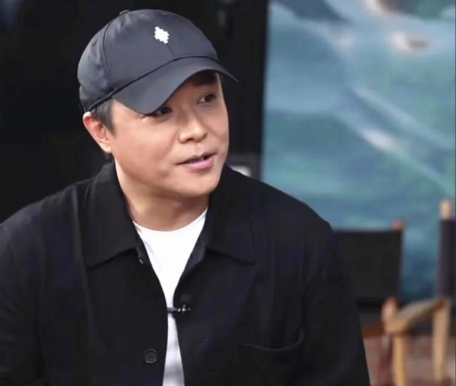 接连交出两张“王牌”,47岁陈思诚的现状,再次印证了黄渤的话!