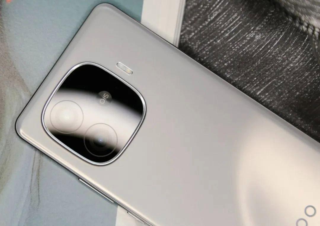 轻松做到一天一充，跑分也超200万，一款2000出头的高性价比手机