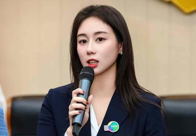 看不上王思聪 , 拒绝霍启山 , 人比天仙美却坚持“0恋爱”, 她啥来头？