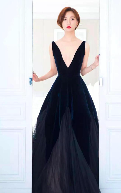 王珞丹不简单,穿衣大胆前卫,甜美不失性感,绝色佳人