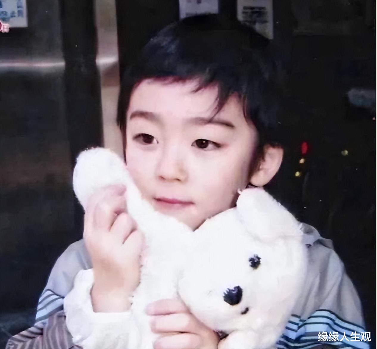 “歌舞伎王子”长残了:门牙略显稀松,眼神呆滞,19岁就萎靡不振