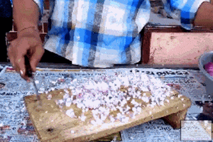 窦靖童要把王菲愁死了！剪莫西干发型秒变三毛，穿红绿撞色衣出行