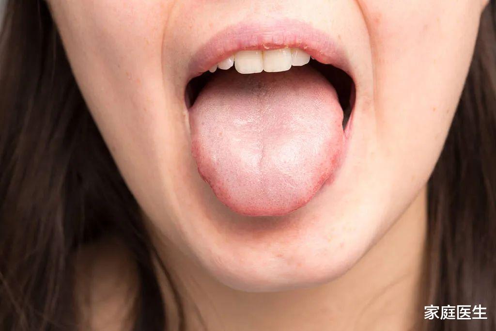 湿气重的人，晨起喝1杯“除湿水”、睡前按2个“祛湿窝”！陈年湿气哗哗排，脾胃也变好