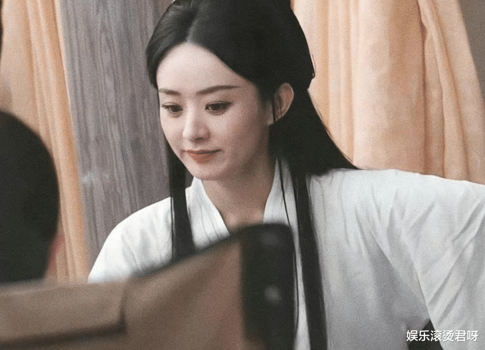 好家伙!赵丽颖《与凤行》还没播呢,官微就成了“前夫哥”聚集地