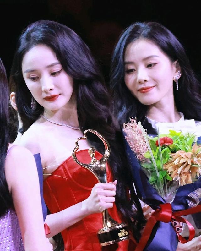 杨幂刘诗诗再度同框与赵丽颖迪丽热巴同框哪家强