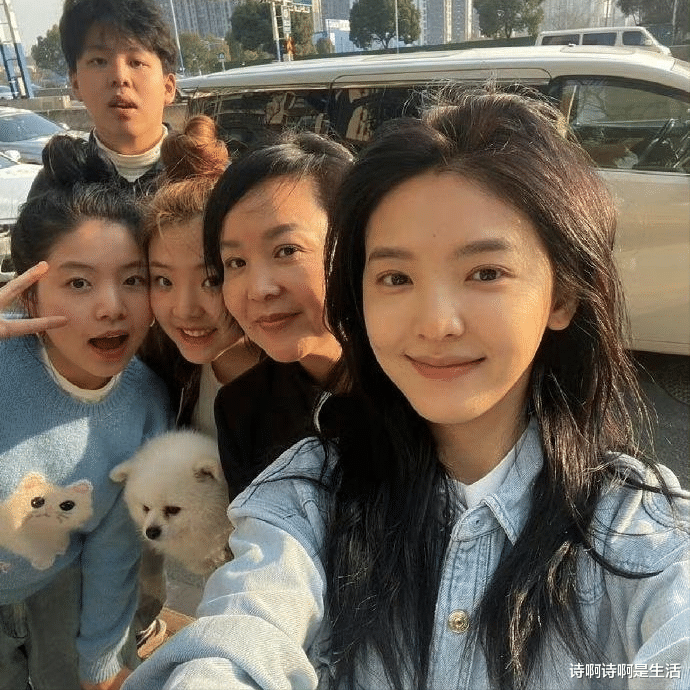 章若楠:出道7年不敢休息一天,却至今买不起房,风光背后有心酸