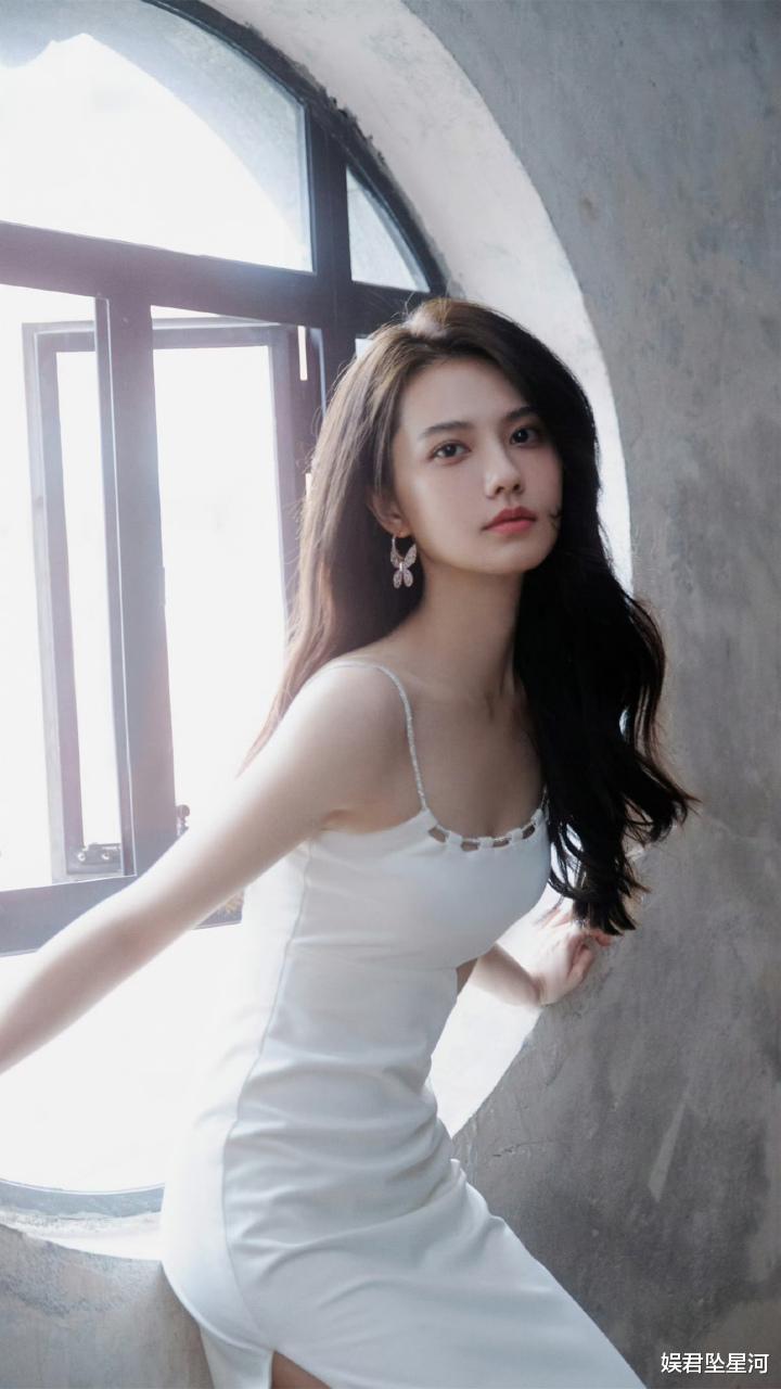 《清明上河图密码》她酷似高圆圆,身高168才94斤,身材火辣性感