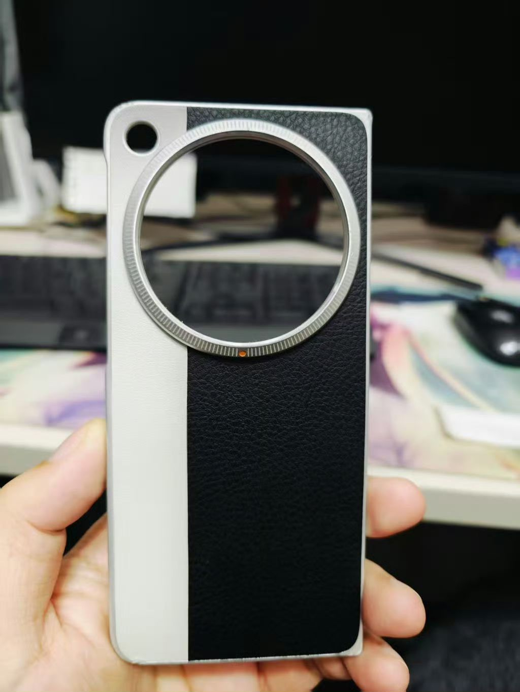 拼色素皮，小米15 Ultra真機(jī)新圖流出|小米SU7 Ultra搭載真金車標(biāo)