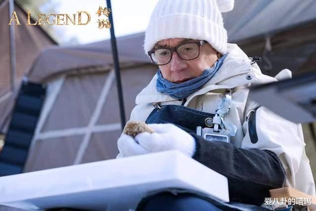 令人唏嘘！70岁成龙拍打戏吃力效果差，导演唐季礼看了心酸流泪