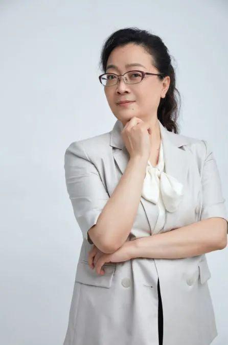 春晚|她导演的没有主持人和主舞台的春晚，赢麻了