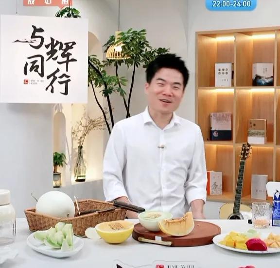 董宇辉,被问“为何见到偶像后,如此淡定?”网友:这回答,实诚