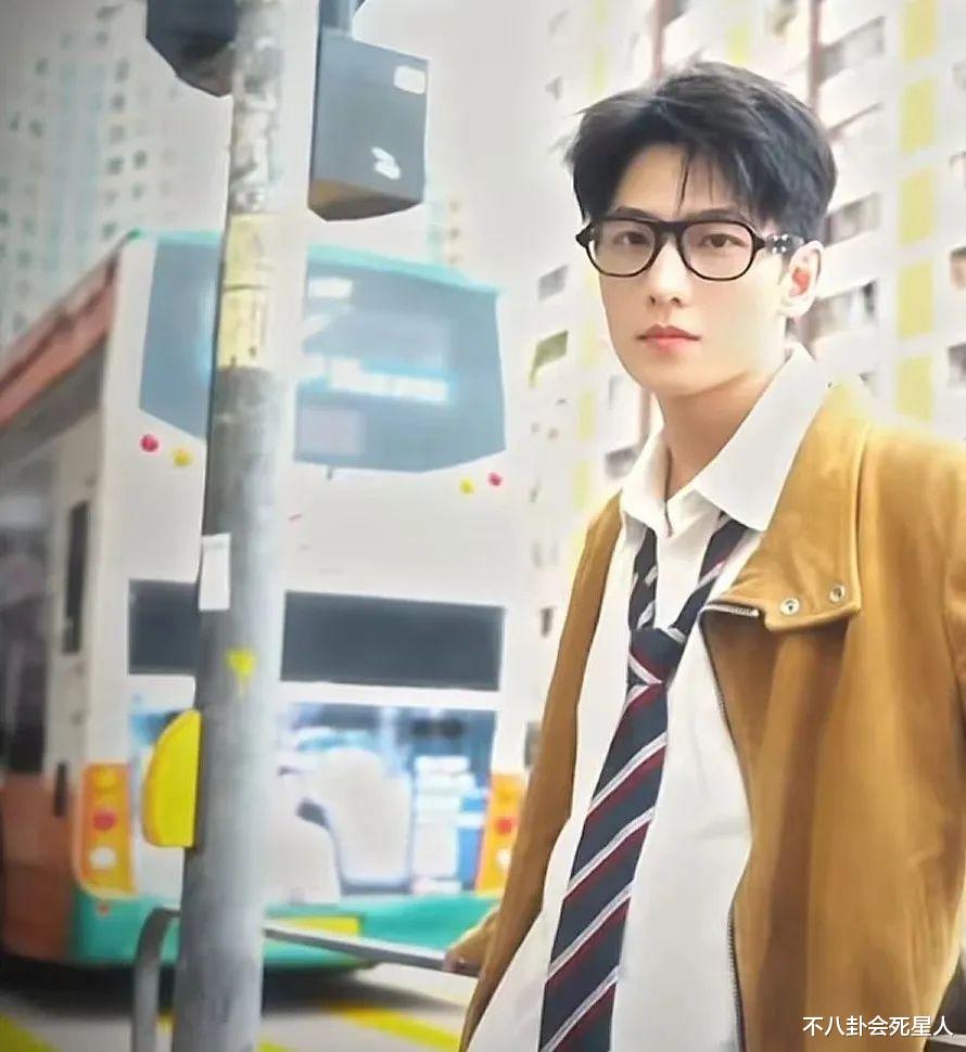 杨洋的33岁生日,没有明星公开祝福,世态炎凉被体现得淋漓尽致