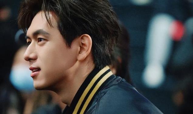 平心而论,内娱真正的绝色美男只有12位,他们酷帅雅痞,清新性感