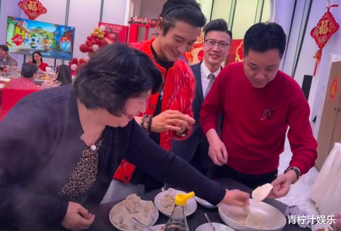 黄晓明和父母在福州过年,没有陪儿子,叶珂怀孕8个多月快要生了