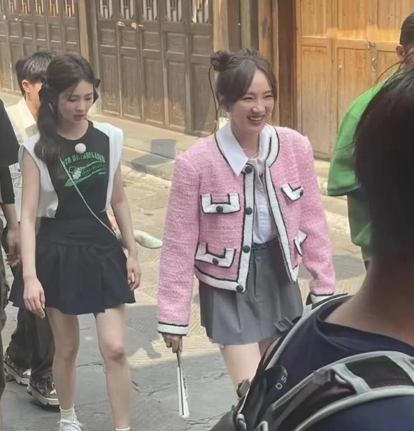 蒋智豪|白鹿范丞丞突登热搜第一，在《跑男》里的互动被指没有边界感！