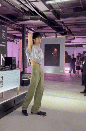 伊能静儿子恩利露腰,魏大勋缝衣领,宋佳邱天穿男装,穿的都太癫