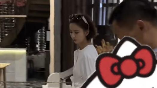 假离婚？佟丽娅陈思诚一家三口泰国游玩，8岁儿子暴风长高疑复合