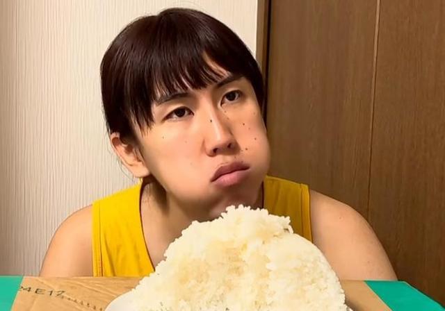 再看“吃播巨头”现状:浪胃仙瘦脱相、胖姐立遗嘱、密子君转型