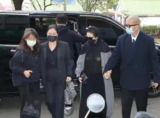 曝大 S被观念拖累，像男人般照顾家人，缺爱严重依赖消费与爱情