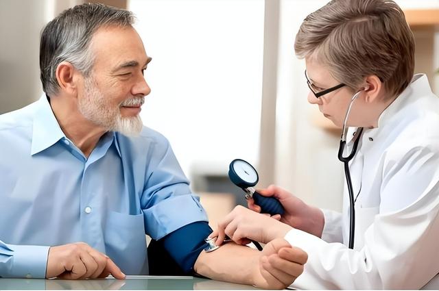 寿命与体重的关系被发现:50岁后,体重越接近“这个数”,越健康