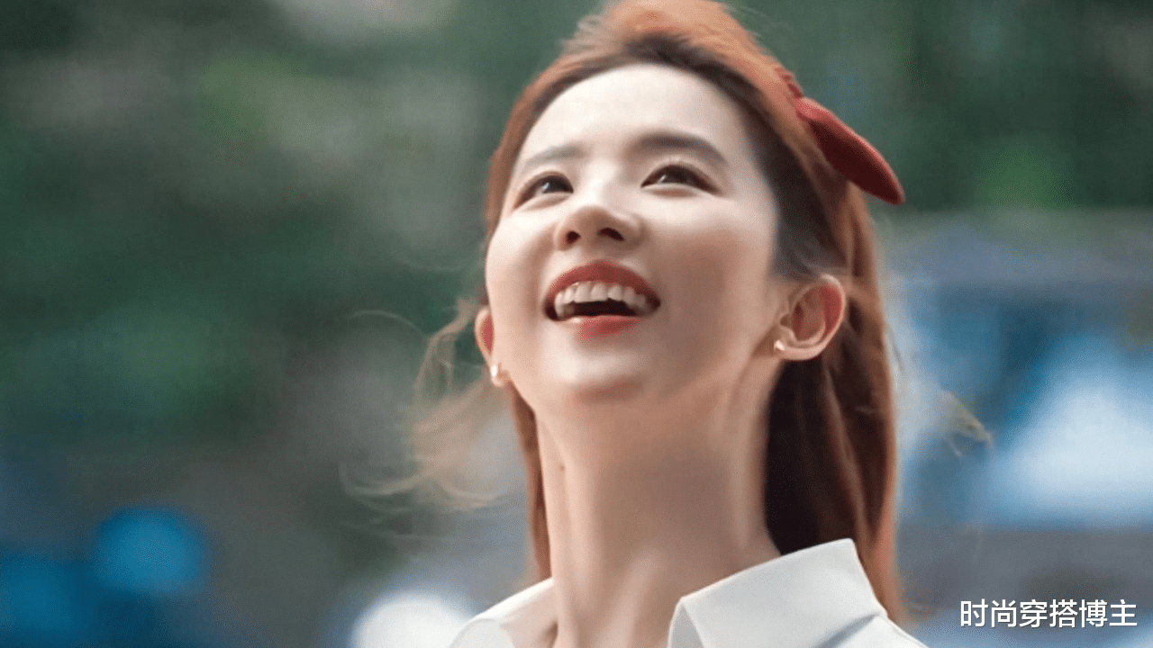 刘亦菲逛珠宝店被偶遇！典型的中年少女，甚至没有路人更亮眼