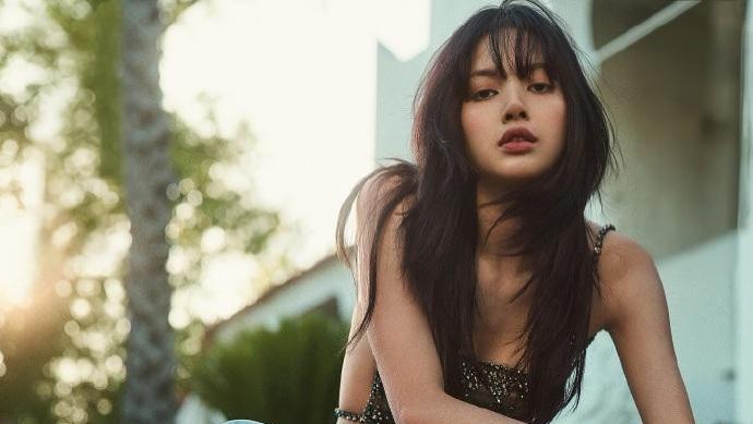 韩国知名女星，登上美国时尚杂志封面，谈及第一次尝试表演的感受