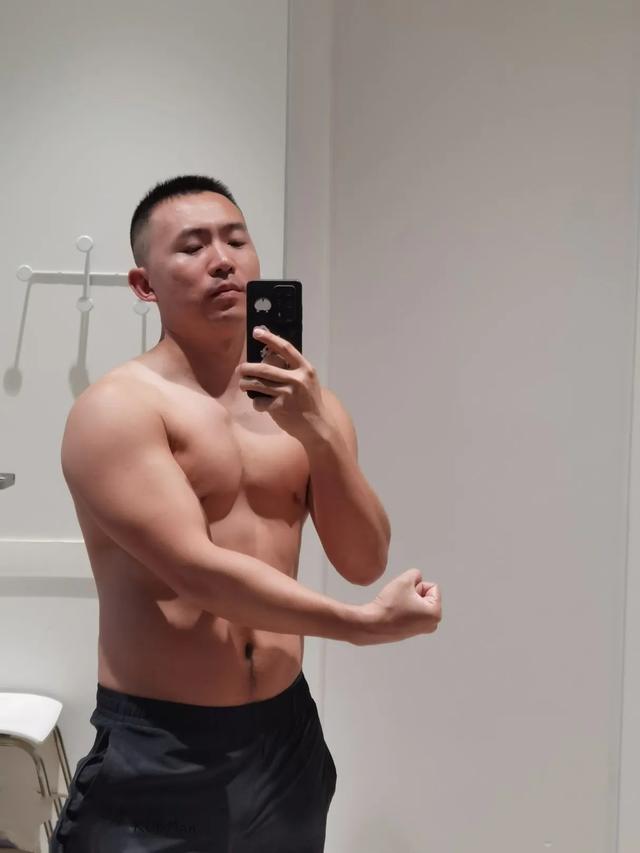 肌肉与汗水的交响曲:直击壮硕土直壮汉的雄性魅力瞬间