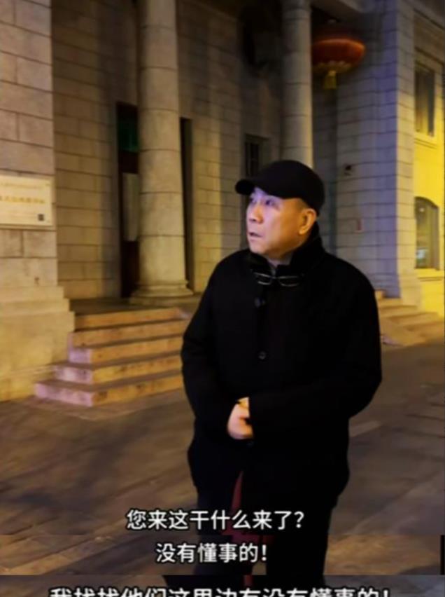 后续！德云社摘下杨家所赠匾额后，杨议深夜到天津德云社门口讨要