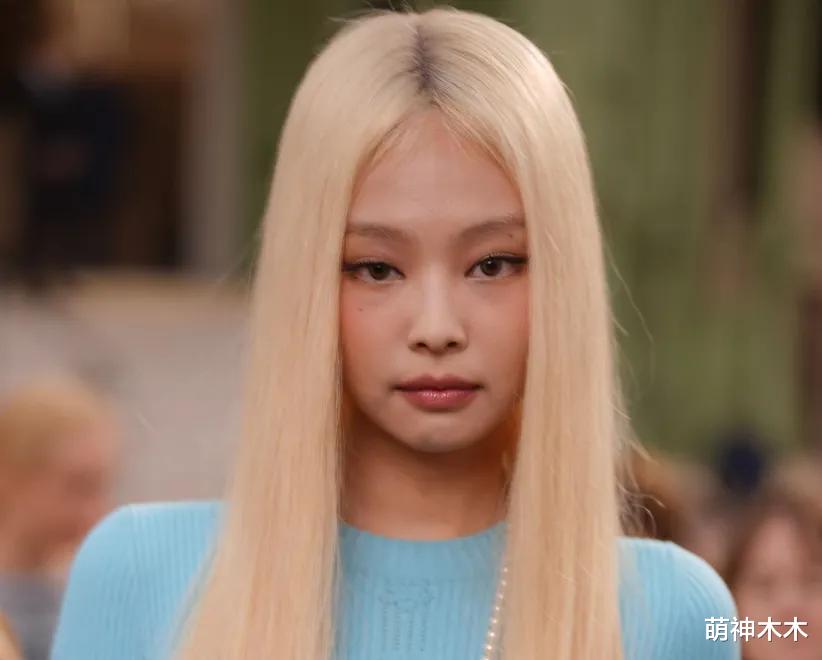 韩星Jennie讨好欧美失败!嘟嘴合照被同框女星嫌弃,场面尴尬好笑