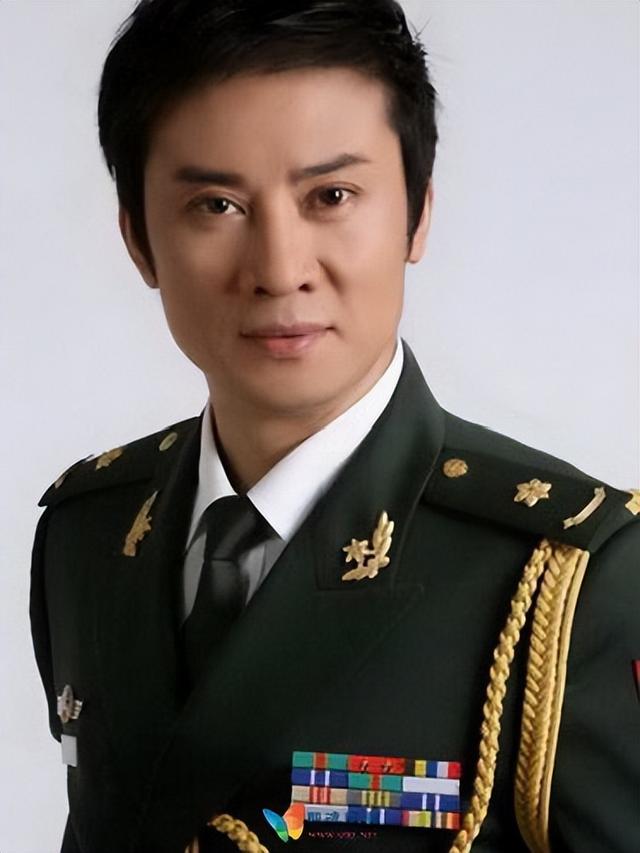 没想到，56岁的知名歌手江涛，还是为自己的“整容”付出了代价