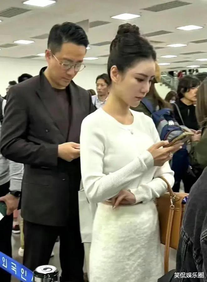 小梅去面试医生，汪小菲直播情绪低落，网友说又想大曲线了