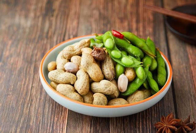 中国酒桌上的“5大神级下酒菜”,拍黄瓜排第三,第二风靡国外!