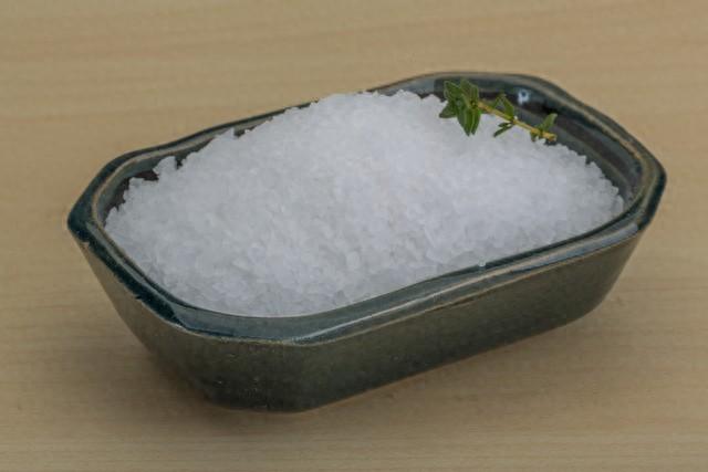 省卫健委健教中心提示：过量摄入盐可能会诱发胃癌