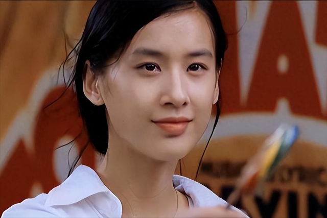 藏了八年才公开身份,一年两亿零花钱,她的故事远比你想得更精彩