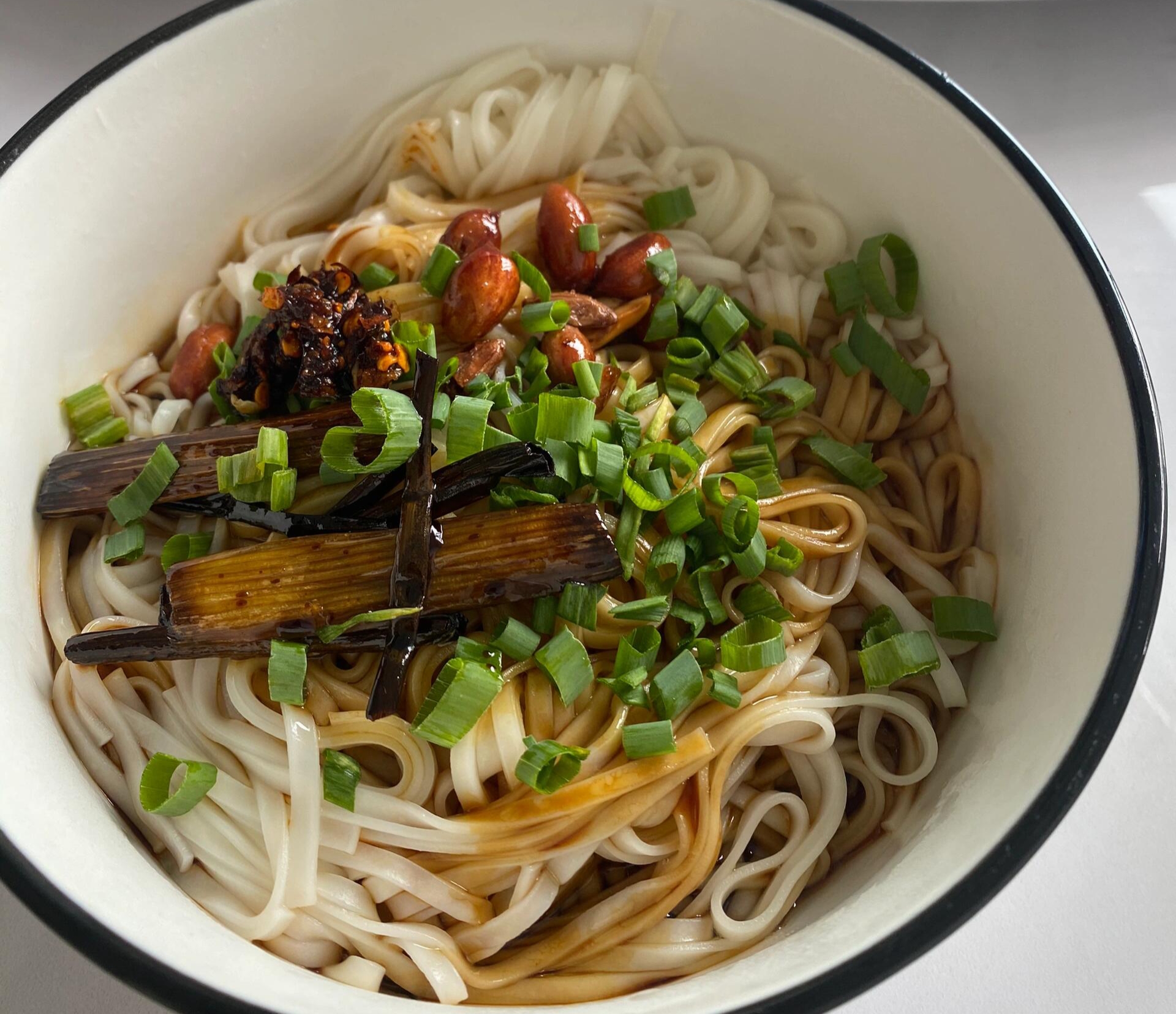 夏天孩子吃面条这样做,劲道爽滑,鲜香美味,好吃到汤都不剩一滴