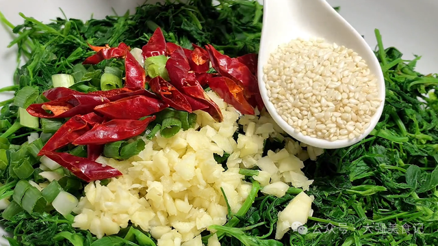 春天,这菜可劲吃,一降火,二通便,三消炎,四强免疫,别手软