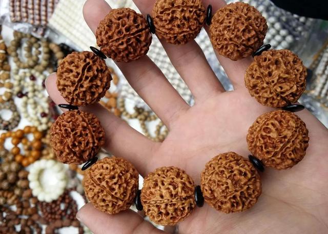 文玩圈的“3大毒瘤”，都是人工造假的“假货”，别再交智商税了