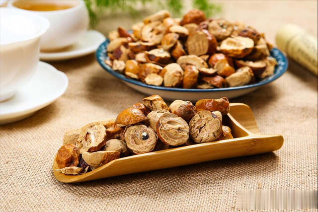 肝火一烧，百病难熬！送你2味中药，肝火无处可逃，泻肝火