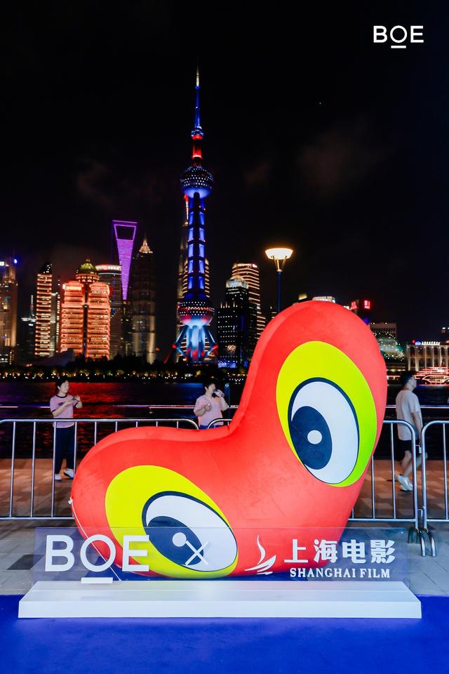 “你好BOE”上海北外滩爆火背后:京东方生态赋能价值链不断延伸