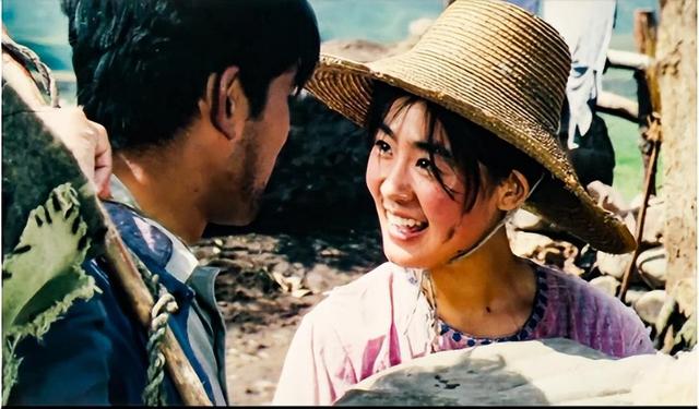 伸舌头、嘴亲肿、面条吻，这些中老年演员拍吻戏，完全一点下限