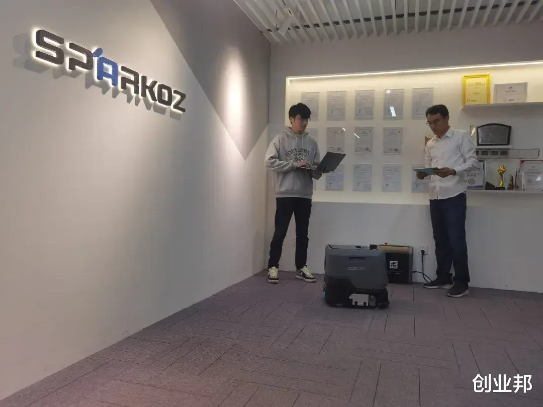 中科大少年班天才做商用清洁机器人,拿下多个清洁巨头订单